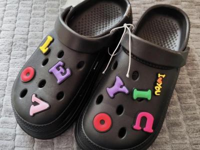 Paruodu naujas gumines tapkes