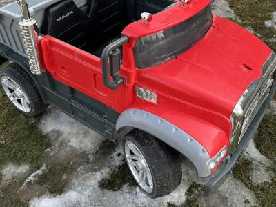 Naudotas vaikiškas elektromobilis